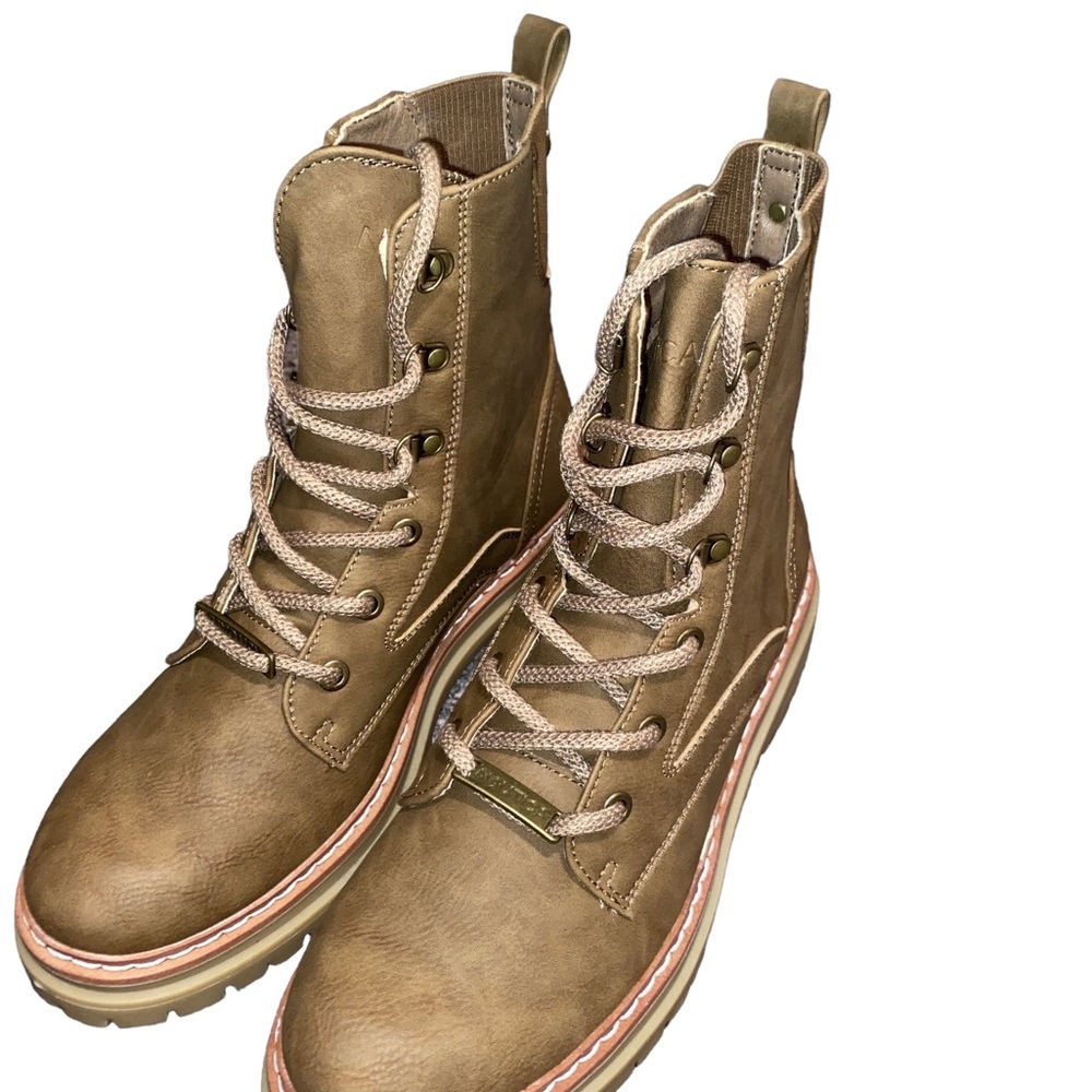 Women Nautica casual boot